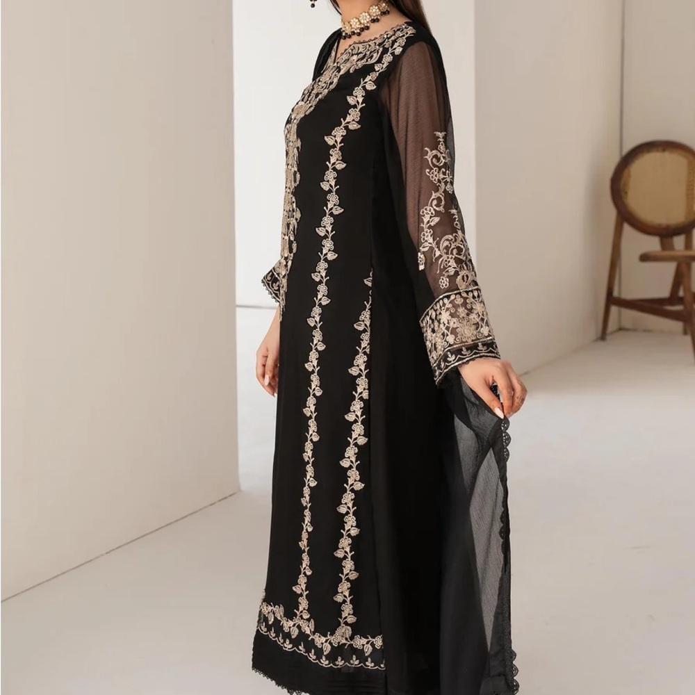 Shirt: Chiffon
Dupatta: Chiffon
Trouser: Grip Type: Black Embroidered